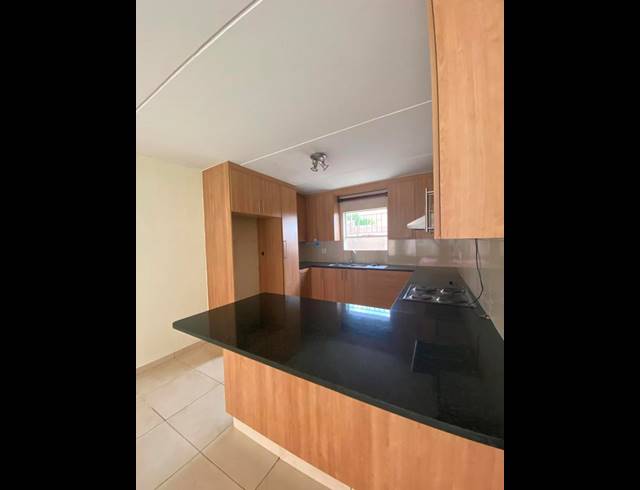 2 BEDROOM TOWNHOUSE FOR SALE IN VORNA VALLEY
